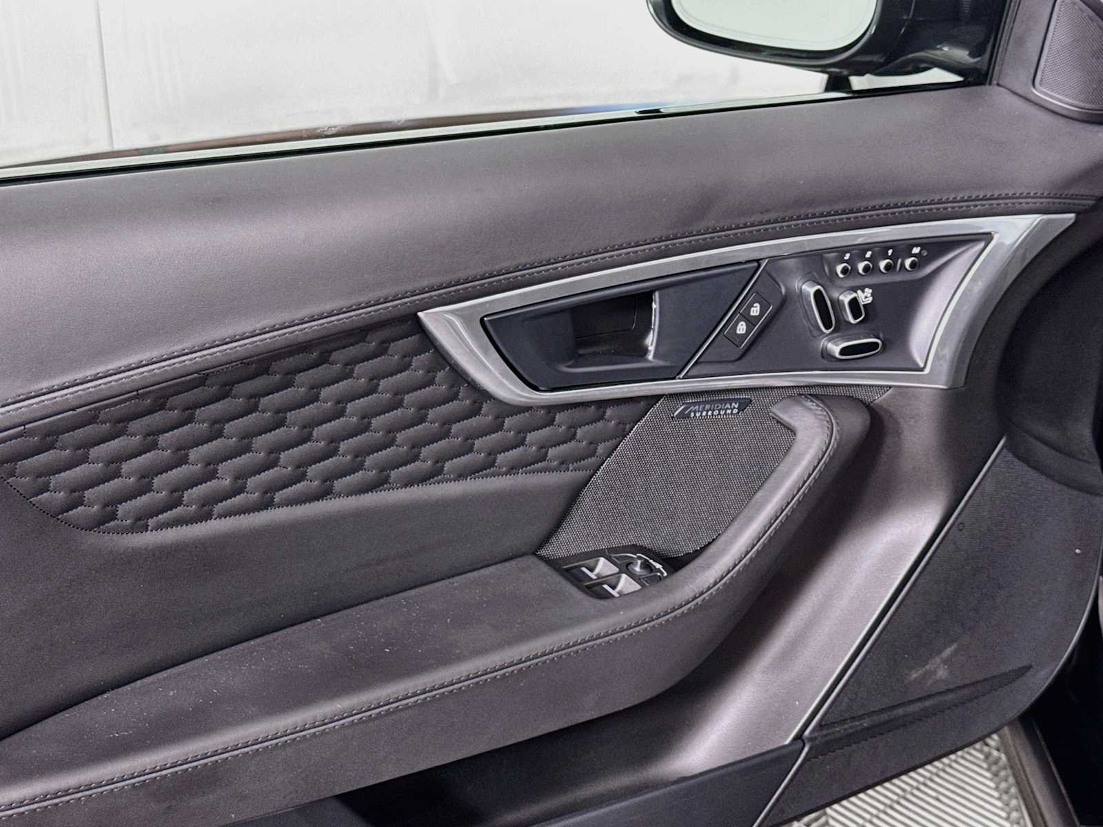 Used 2023 Jaguar F-TYPE R AWD/4WD image 19
