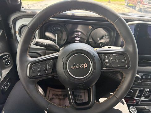 Used 2024 Jeep Wrangler Unlimited AWD/4WD image 17
