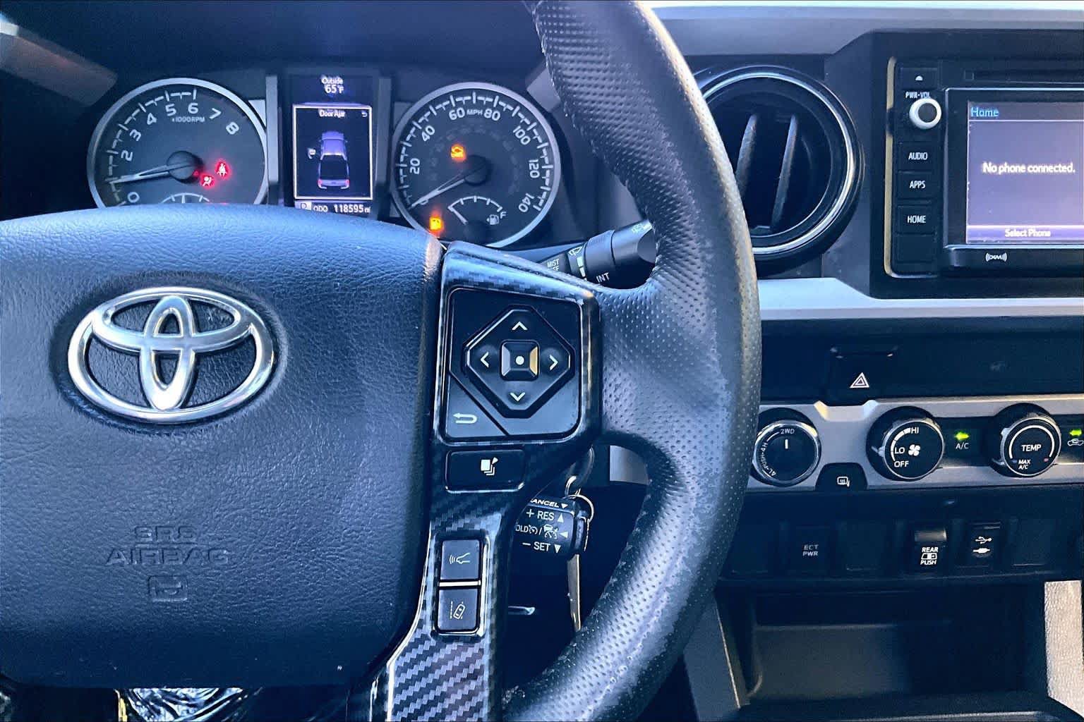 Used 2021 Toyota Camry XLE FWD image 24