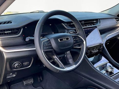 Used 2023 Jeep Grand Cherokee Limited w/ Black Appearance Package image 14