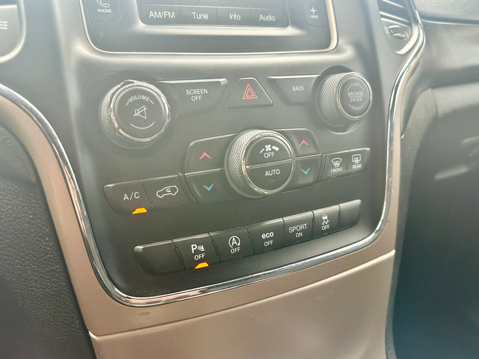 Used 2017 Jeep Grand Cherokee Laredo RWD image 15