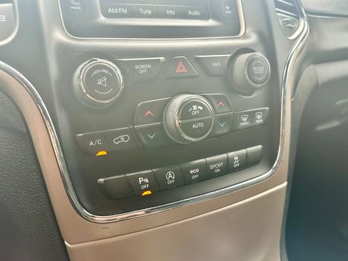 Used 2017 Jeep Grand Cherokee Laredo RWD image 15