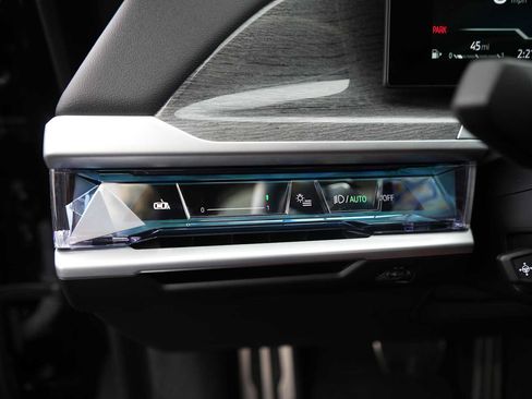 Used 2024 BMW 760i xDrive w/ Executive Package AWD/4WD image 22