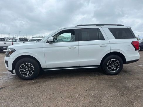Used 2023 Ford Expedition XLT AWD/4WD image 2