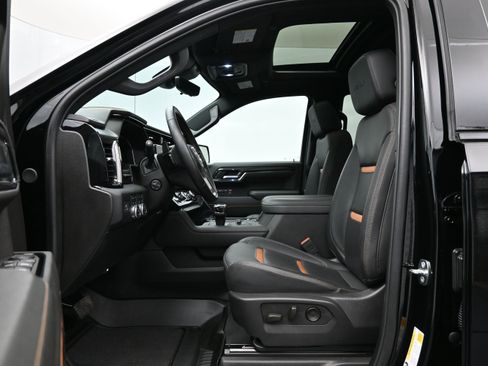 Used 2024 GMC Sierra 1500 AT4 w/ Technology Package AWD/4WD image 9
