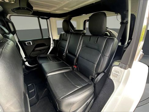 Used 2023 Jeep Wrangler Unlimited Sahara w/ Cold Weather Group AWD/4WD image 26
