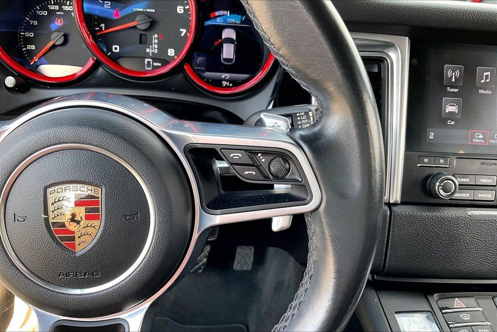 Used 2018 Porsche Macan AWD/4WD image 12