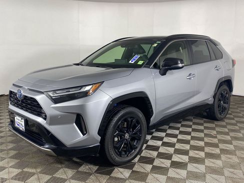Used 2022 Toyota RAV4 XSE AWD/4WD image 2