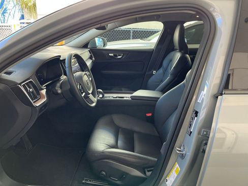 Used 2025 Volvo V60 B5 Cross Country Plus image 27