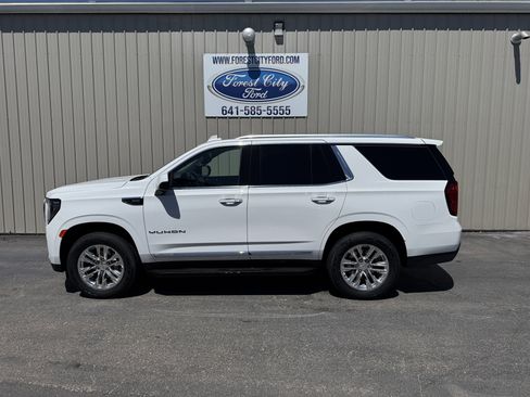 Used 2023 GMC Yukon SLT AWD/4WD image 1