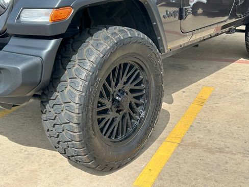 Used 2024 Jeep Wrangler Unlimited Sport AWD/4WD image 9
