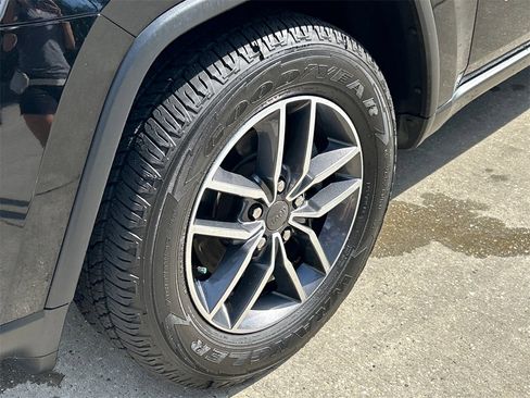 Used 2020 Jeep Grand Cherokee Limited w/ Luxury Group II image 33