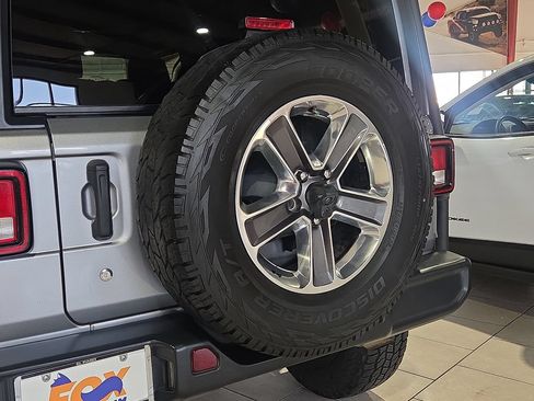 Used 2020 Jeep Wrangler Unlimited Sahara AWD/4WD image 11