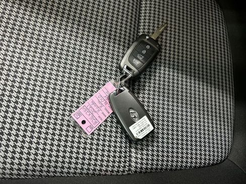 Used 2021 Hyundai Kona SE image 12