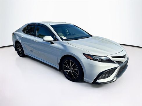 Used 2023 Toyota Camry SE FWD image 7
