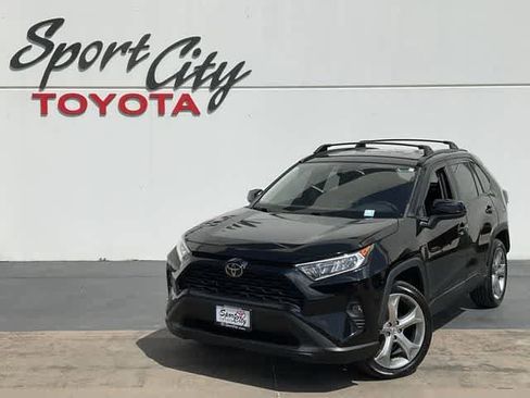 Used 2021 Toyota RAV4 XLE image 1