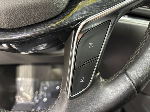 Used 2022 Cadillac XT5 Premium Luxury w/ Technology Package AWD/4WD image 18