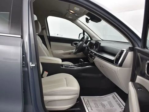 Used 2024 Kia Sorento S AWD/4WD image 17
