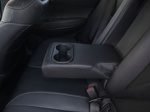 Used 2022 Toyota Corolla Cross XLE w/ Convenience Package FWD image 14