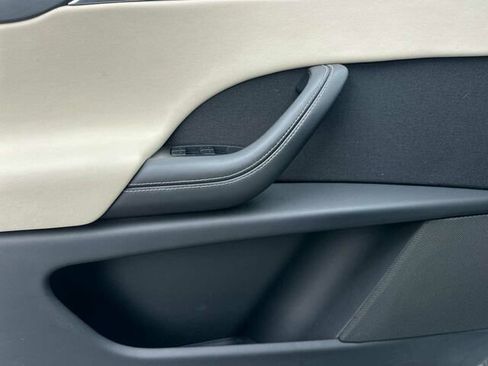 Used 2022 Tesla Model X image 13