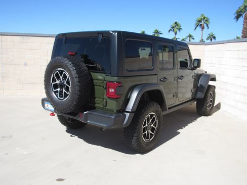 Used 2024 Jeep Wrangler Unlimited Rubicon w/ Technology Group image 5