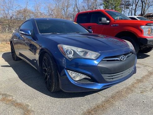 Used 2015 Hyundai Genesis 3.8 image 2