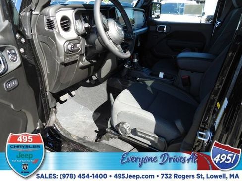 New 2025 Jeep Gladiator Sport image 16