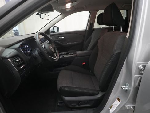 Used 2023 Nissan Rogue SV AWD/4WD image 7