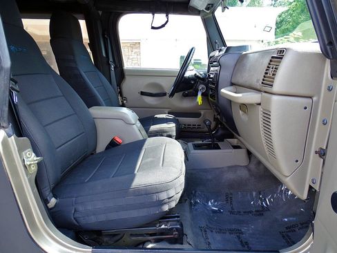 Used 2005 Jeep Wrangler Unlimited AWD/4WD image 35