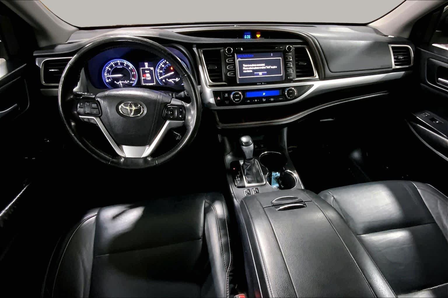 Used 2015 Toyota Highlander XLE AWD/4WD image 16