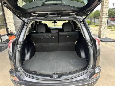 Used 2017 Toyota RAV4 LE FWD image 29