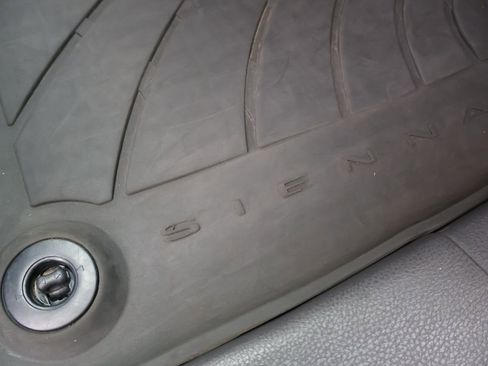 Used 2021 Toyota Sienna XLE image 32