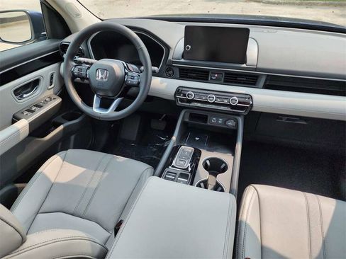 Used 2023 Honda Pilot Touring image 19