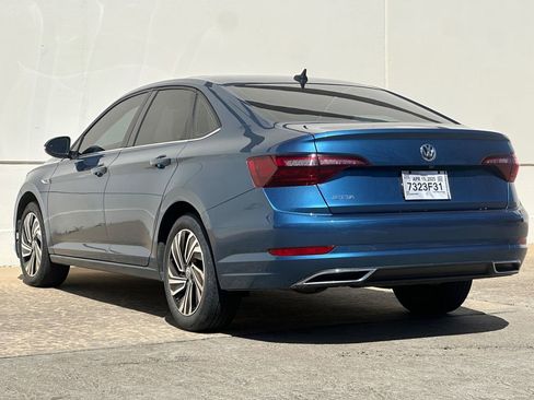 Used 2020 Volkswagen Jetta SEL Premium image 3