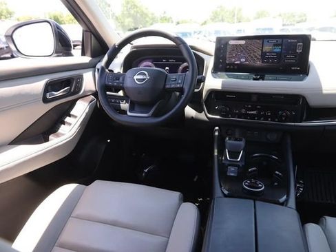 Certified 2025 Nissan Rogue SL w/ SL Premium Package AWD/4WD image 24