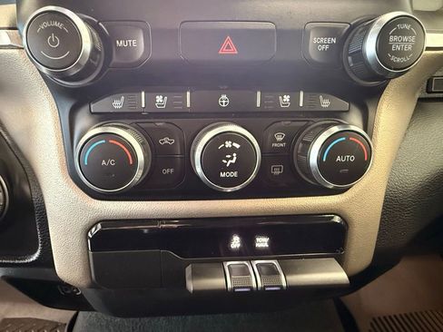 Used 2022 RAM 1500 Laramie AWD/4WD image 33