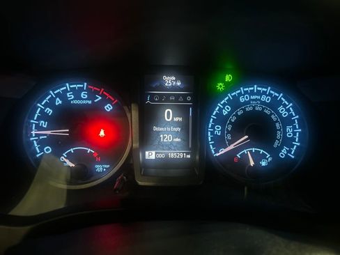 Used 2018 Toyota Tacoma TRD Off-Road image 9