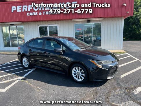 Used 2020 Toyota Corolla LE FWD image 1