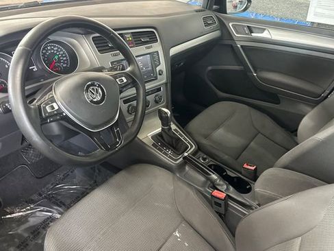 Used 2016 Volkswagen Golf S image 11