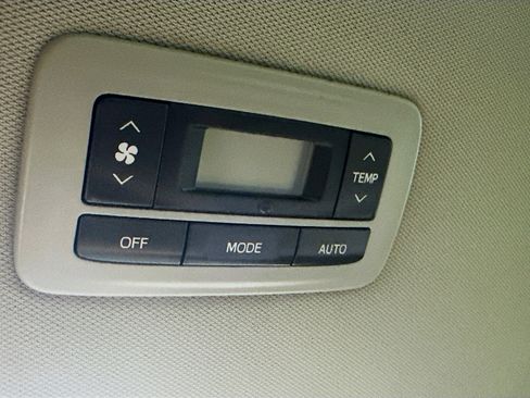 Used 2019 Toyota Sienna XLE image 29