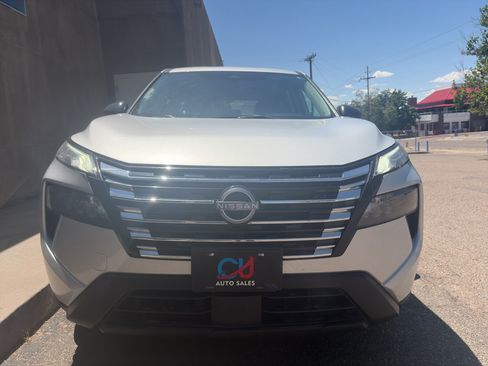 Used 2024 Nissan Rogue S AWD/4WD image 9