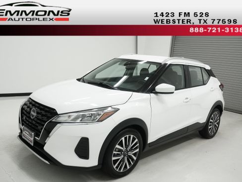 Used 2023 Nissan Kicks SV FWD image 1