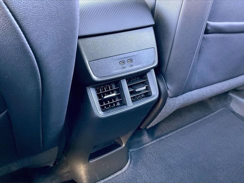 Used 2025 Chevrolet Equinox LT w/ Convenience Package II image 32