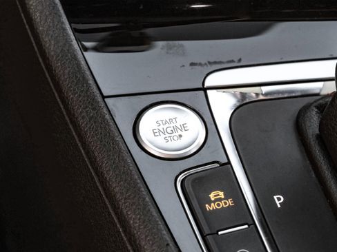 Used 2018 Volkswagen GTI SE w/ SE Leather Package image 21