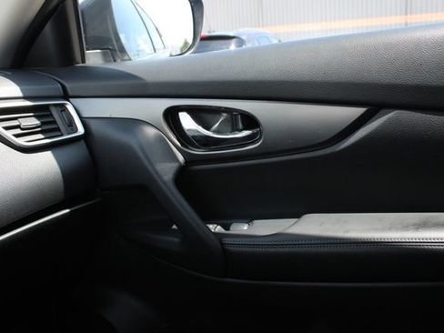 Used 2015 Nissan Rogue SV FWD image 21