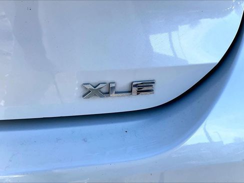 Used 2021 Toyota Highlander XLE image 9