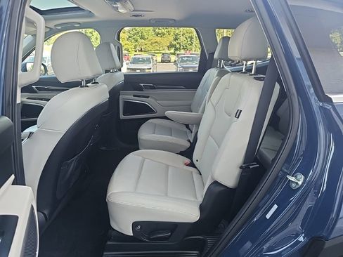 Used 2025 Kia Telluride S FWD image 12
