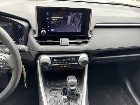 Used 2023 Toyota RAV4 LE AWD/4WD image 25