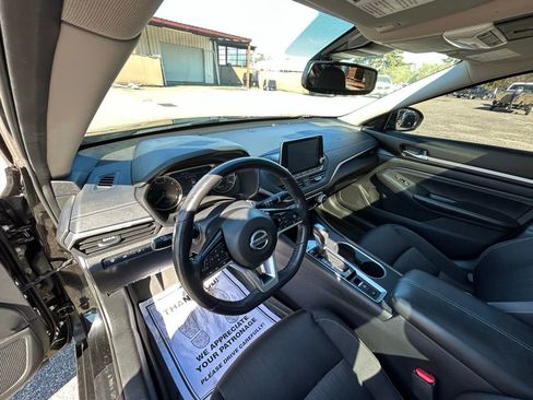 Used 2019 Nissan Altima 2.5 SV image 2