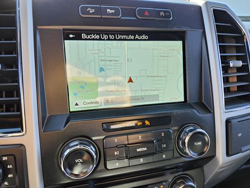 Used 2018 Ford F150 Lariat image 34